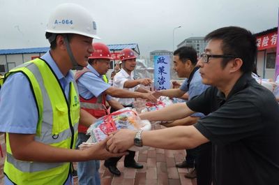 北京开展工伤保险普法宣传活动,深入一线为工人普法